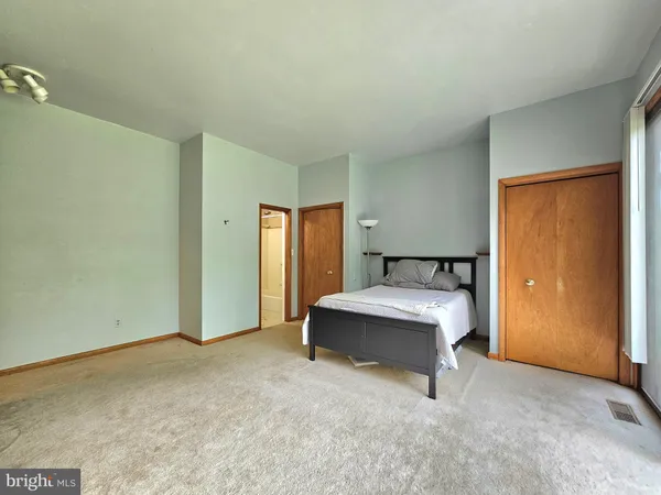 $3,200 | 317 Adahi Road Southeast, Vienna, VA 22180