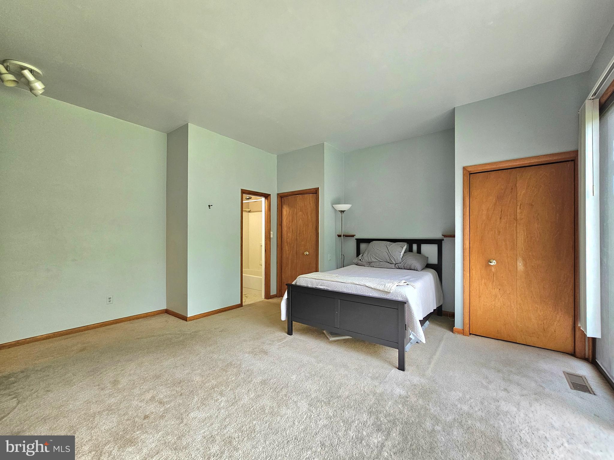 317 Adahi Road Southeast Vienna, VA 22180 - Photo 16 of 24 Rear bedroom suite