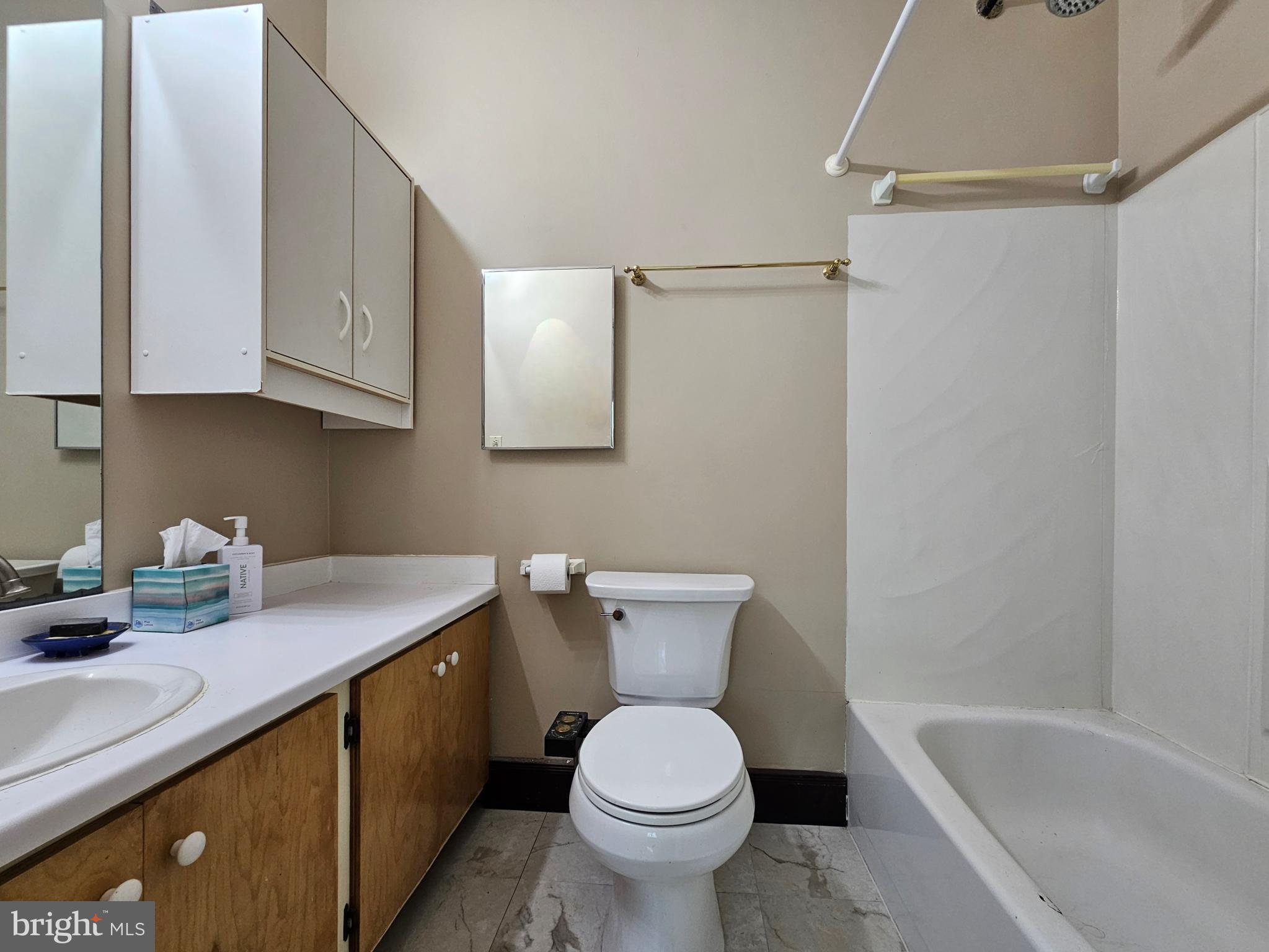 317 Adahi Road Southeast Vienna, VA 22180 - Photo 18 of 24 Rear bedroom ensuite bath