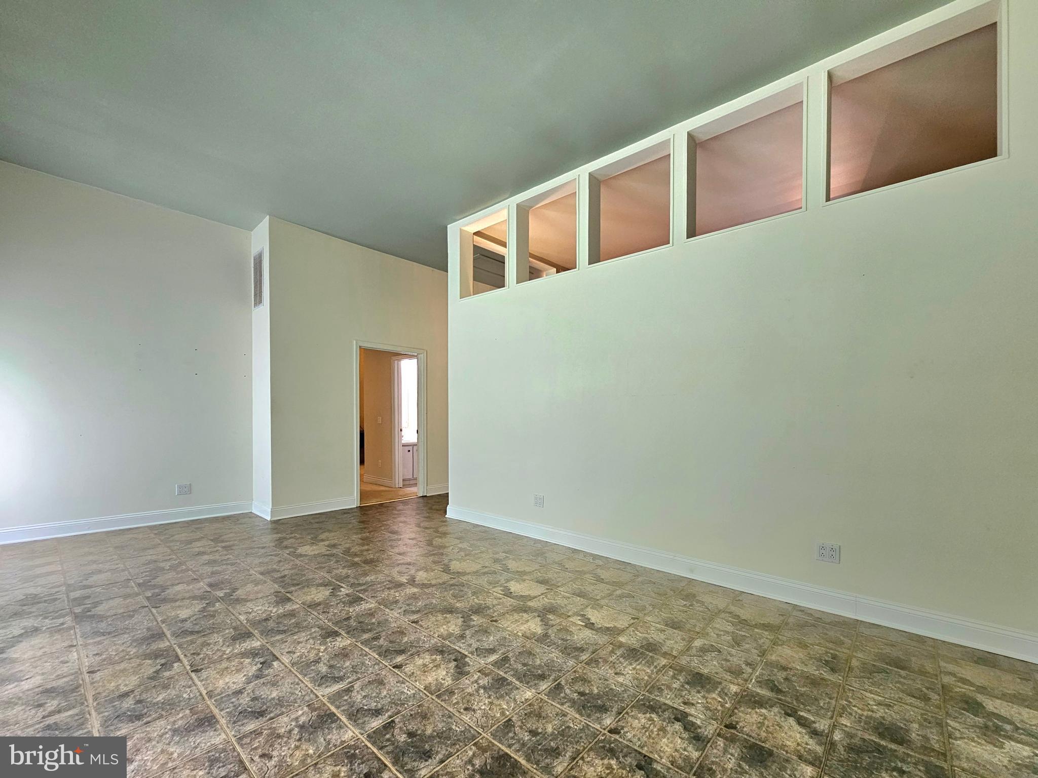 317 Adahi Road Southeast Vienna, VA 22180 - Photo 6 of 24 Living room