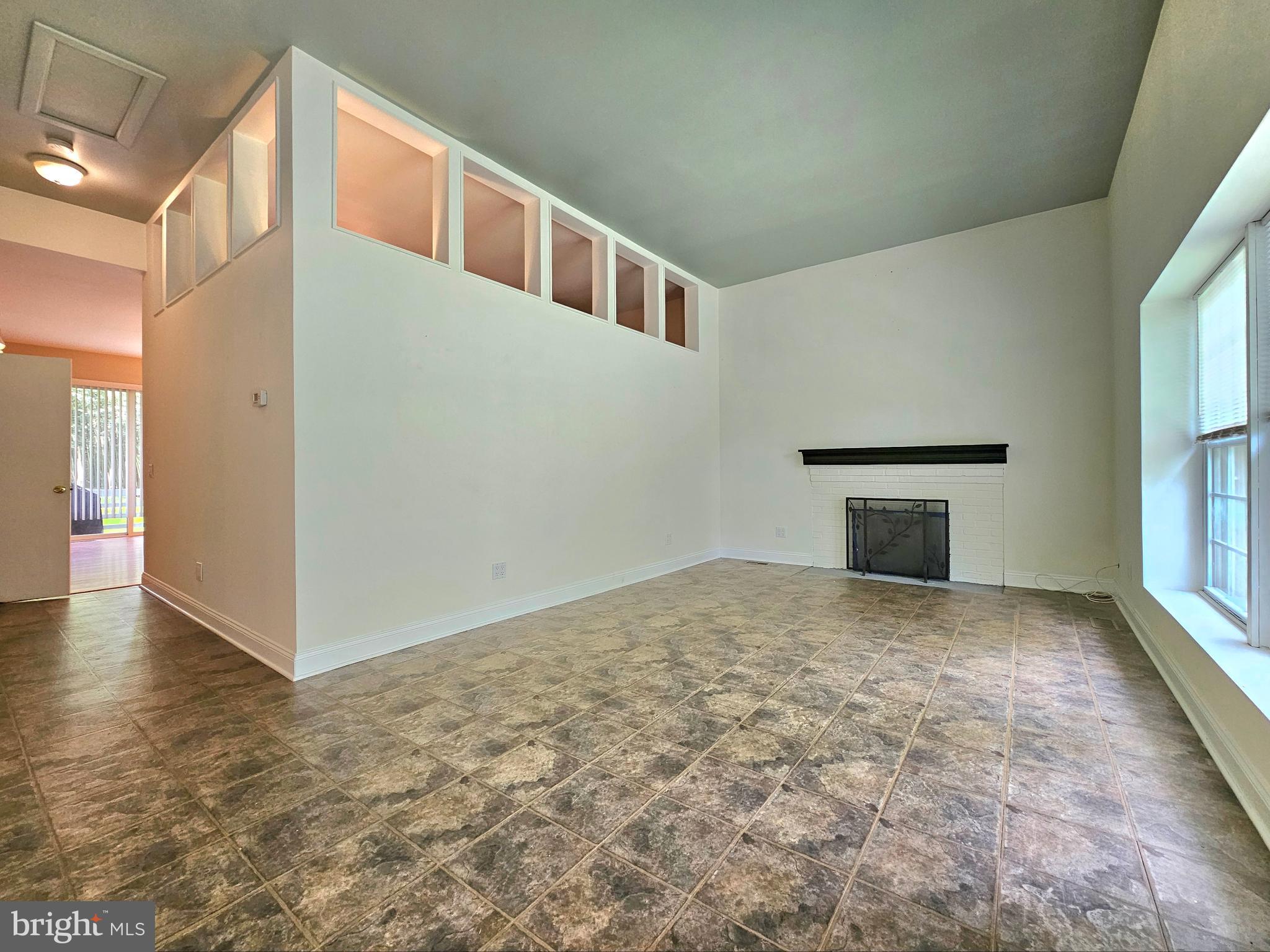 317 Adahi Road Southeast Vienna, VA 22180 - Photo 7 of 24 Living room