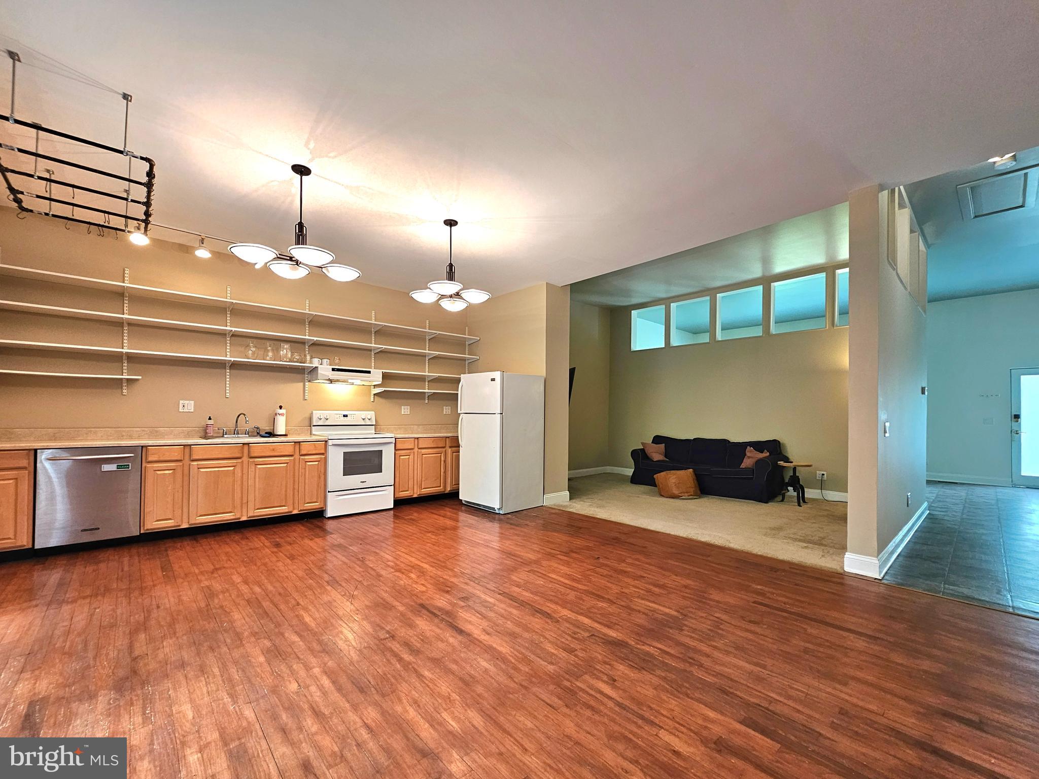 317 Adahi Road Southeast Vienna, VA 22180 - Photo 8 of 24 Kitchen / Dining