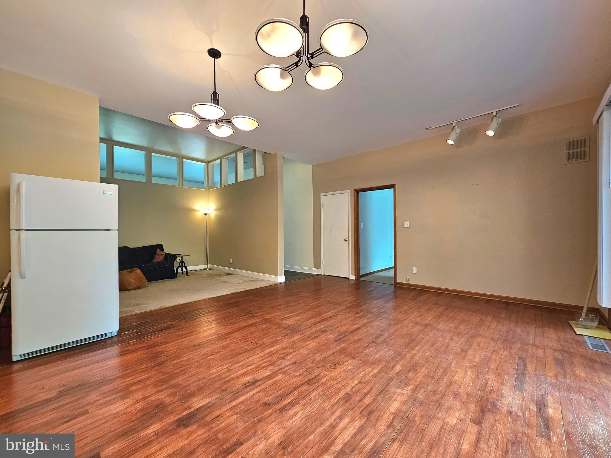 317 Adahi Road Southeast Vienna, VA 22180 - Photo 10 of 24 Kitchen / Dining