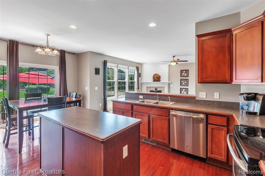 49535 Potomac Road Canton, MI 48188 - Photo 6 of 46
