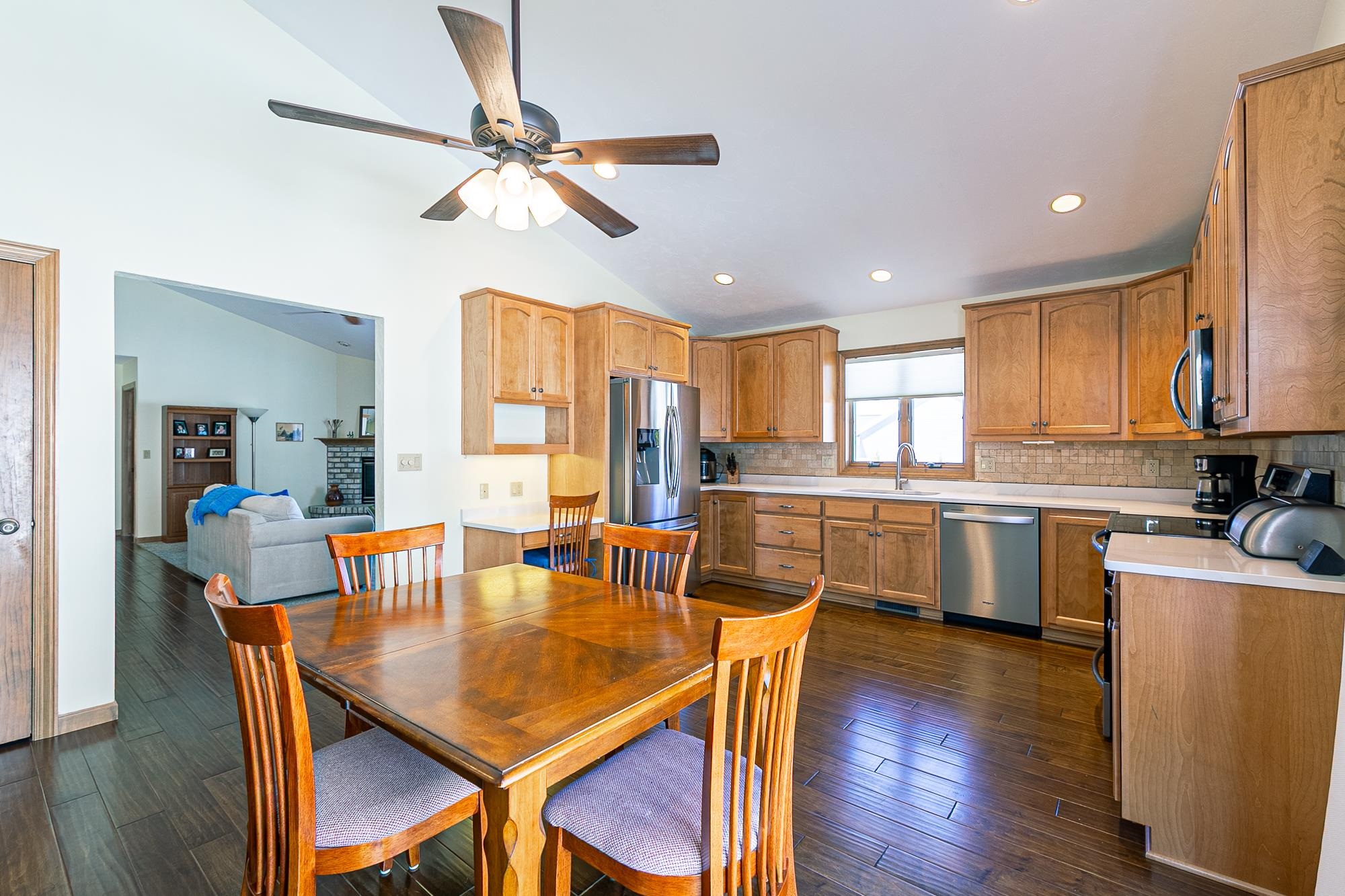 2190 Hidden Creek Road Neenah, WI 54956 - Photo 11 of 39