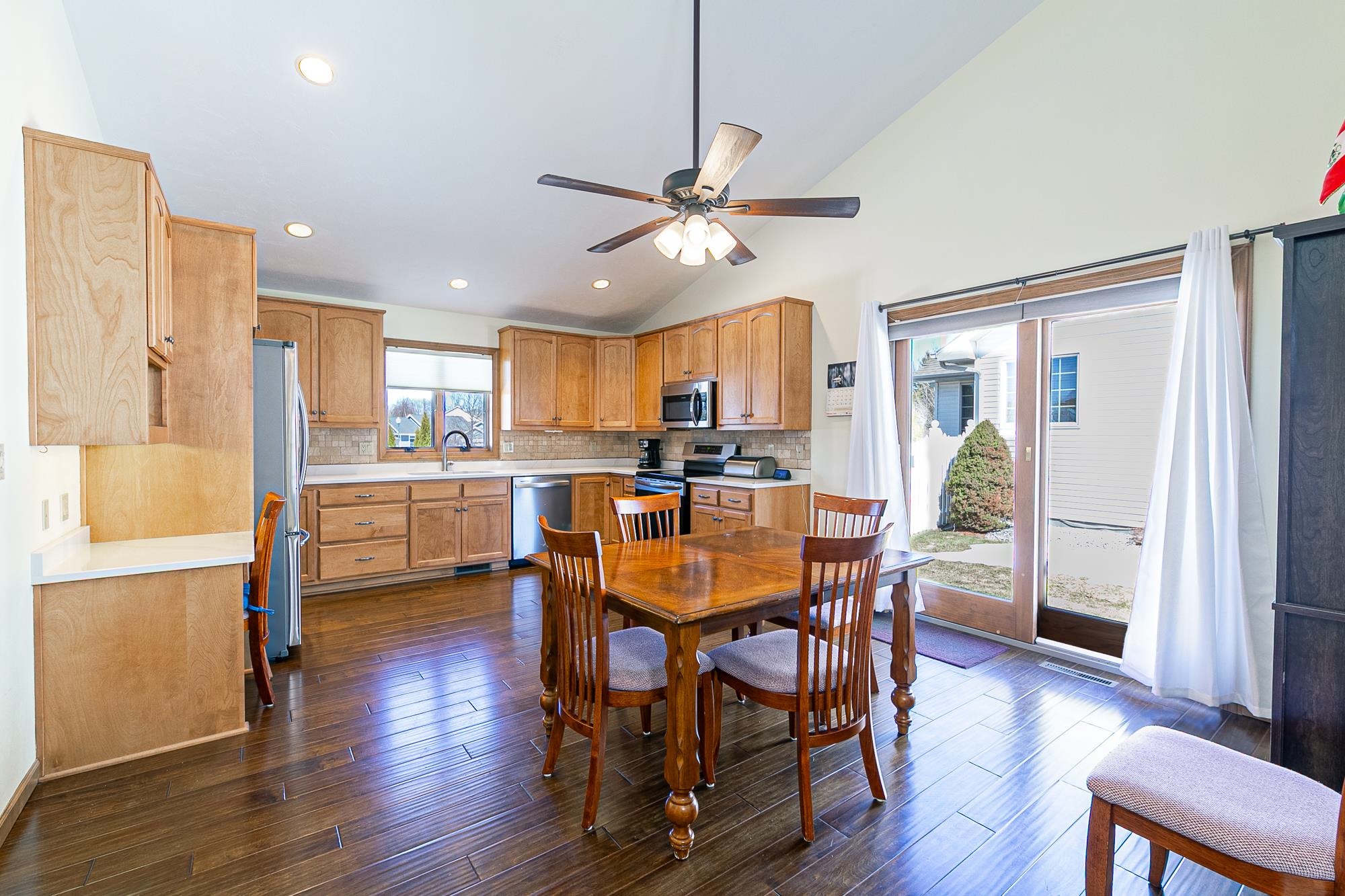 2190 Hidden Creek Road Neenah, WI 54956 - Photo 12 of 39