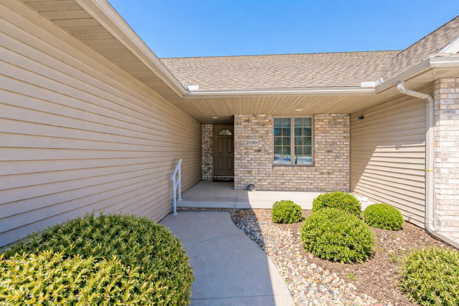 2190 Hidden Creek Road Neenah, WI 54956 - Photo 2 of 39