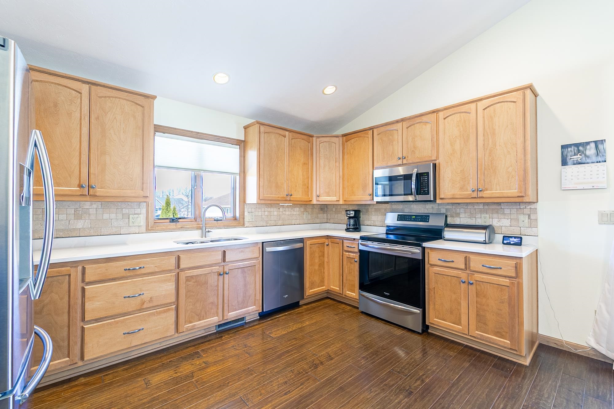 2190 Hidden Creek Road Neenah, WI 54956 - Photo 9 of 39