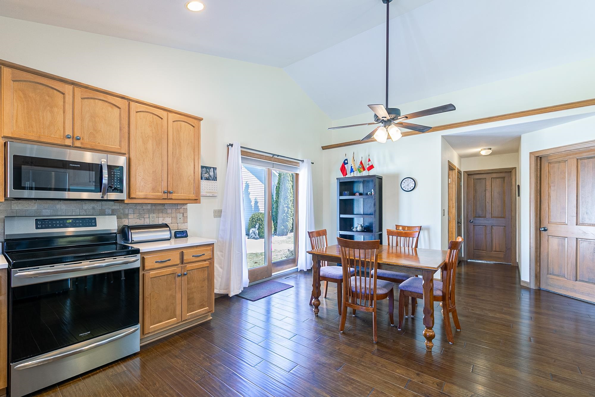 2190 Hidden Creek Road Neenah, WI 54956 - Photo 10 of 39