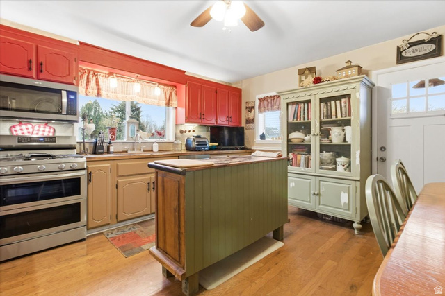 287 South 100 East Spring City, UT 84662 - Photo 13 of 44 Large Kitchen with antique Island.