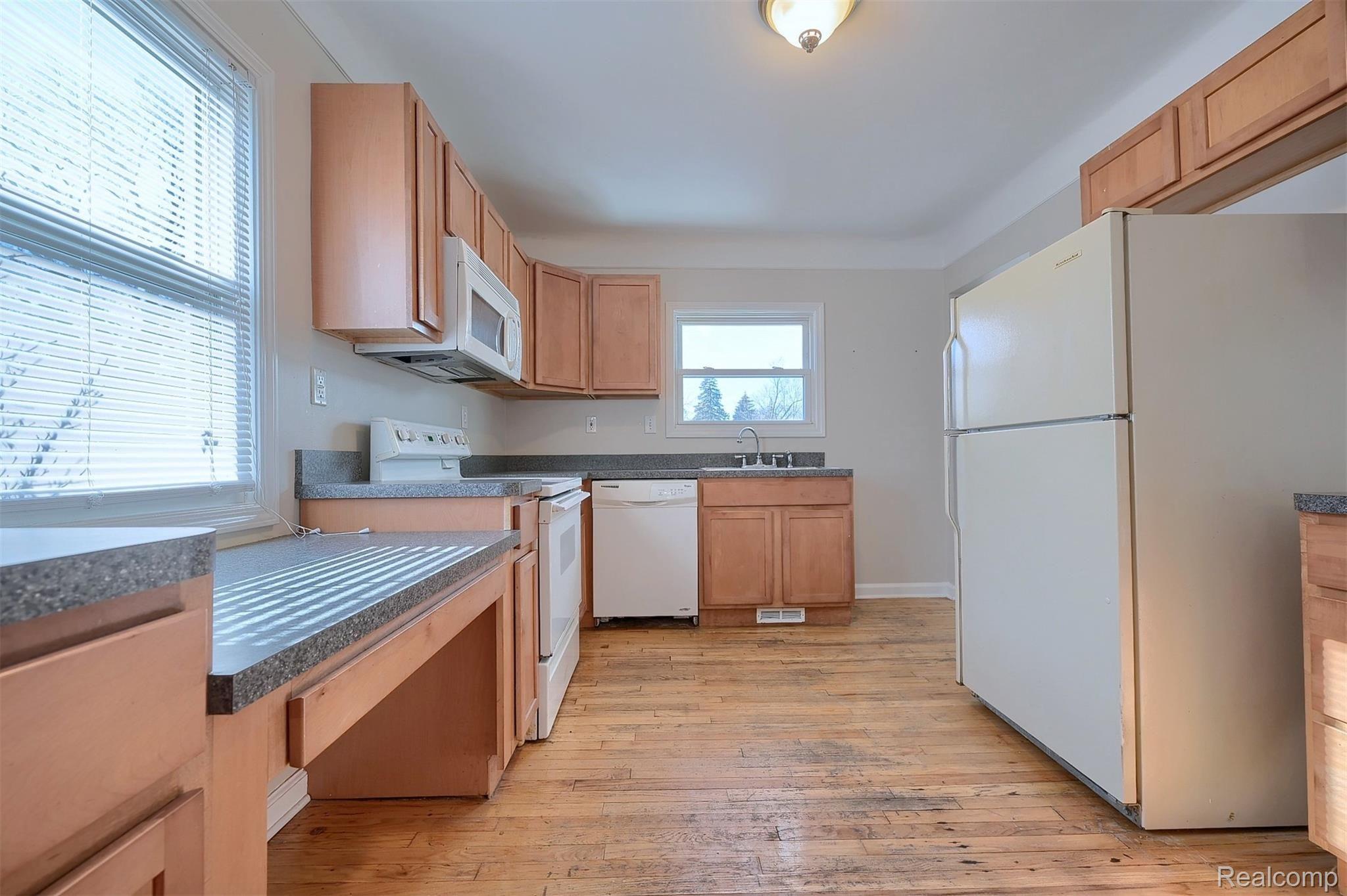 20903 Doepfer Road Warren, MI 48091 - Photo 9 of 26 9-Kitchen.jpg