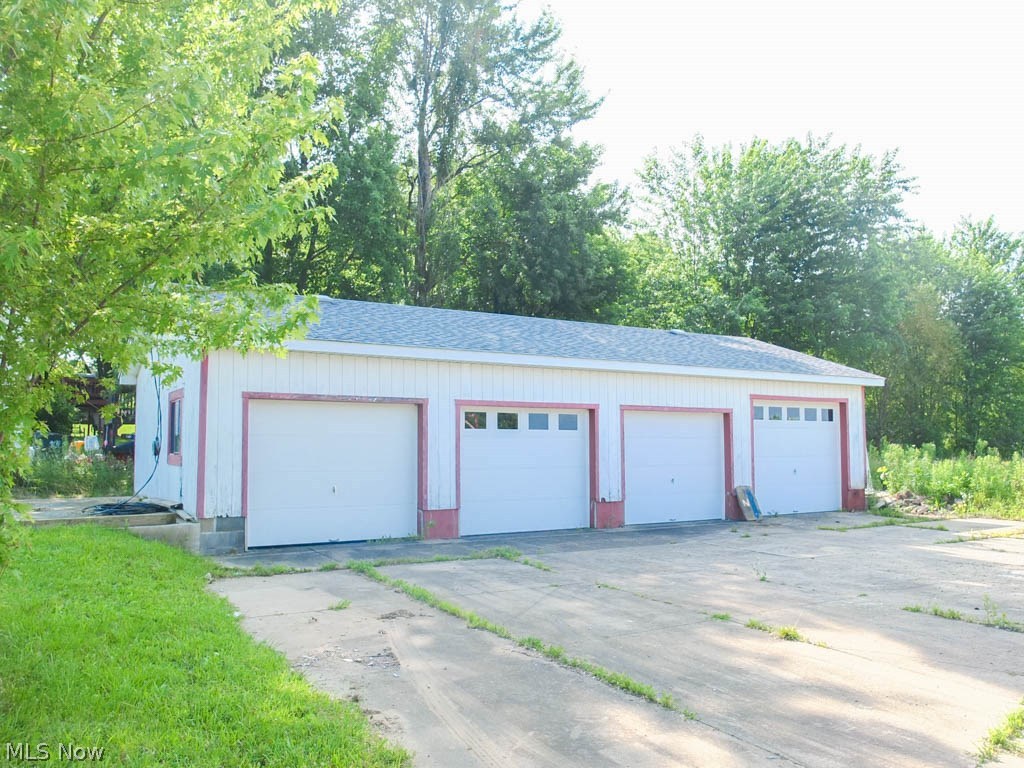 7538 Nave Road Southeast Massillon, OH 44646 - Photo 21 of 23 4-car detached garage measuring 47x24.