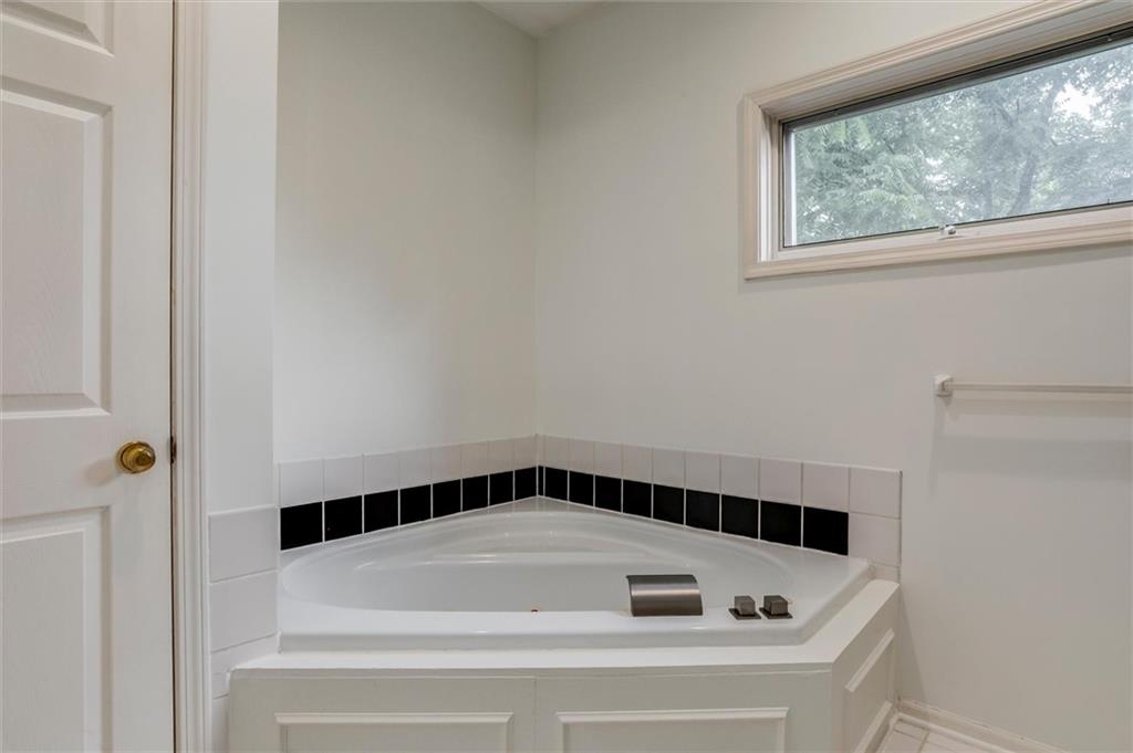 6001 Hallet Street Shawnee, KS 66216 - Photo 20 of 36