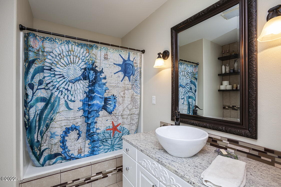 2450 Southwest Fairway Circle Waldport, OR 97394 - Photo 20 of 30 Bathroom 2