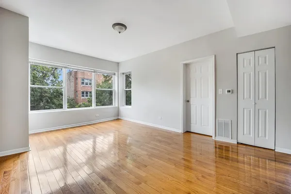 $2,650 | 3924 West Altgeld Street, Unit 2, Chicago, IL 60647