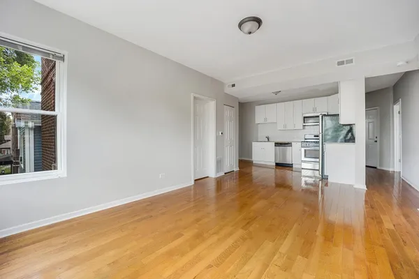 $2,650 | 3924 West Altgeld Street, Unit 2, Chicago, IL 60647