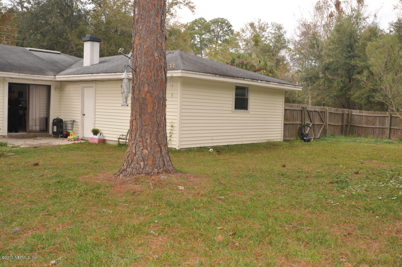 12945 Mandarin Road Jacksonville, FL 32223 - Photo 10 of 15 a view of a house with backyard and trees