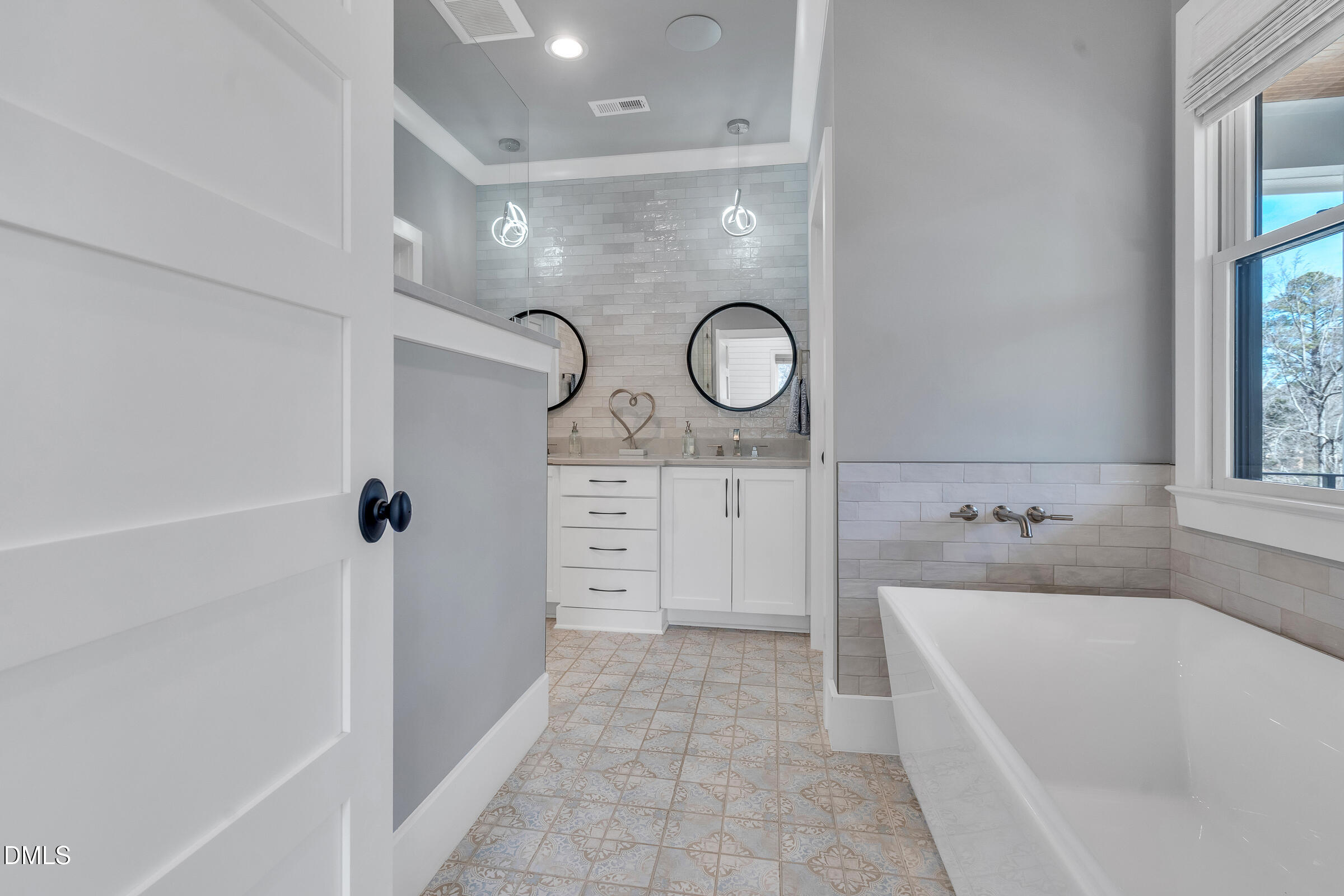 1433 Nottingham Road Raleigh, NC 27607 - Photo 34 of 55 a bathroom with a tub a sink and a large mirror