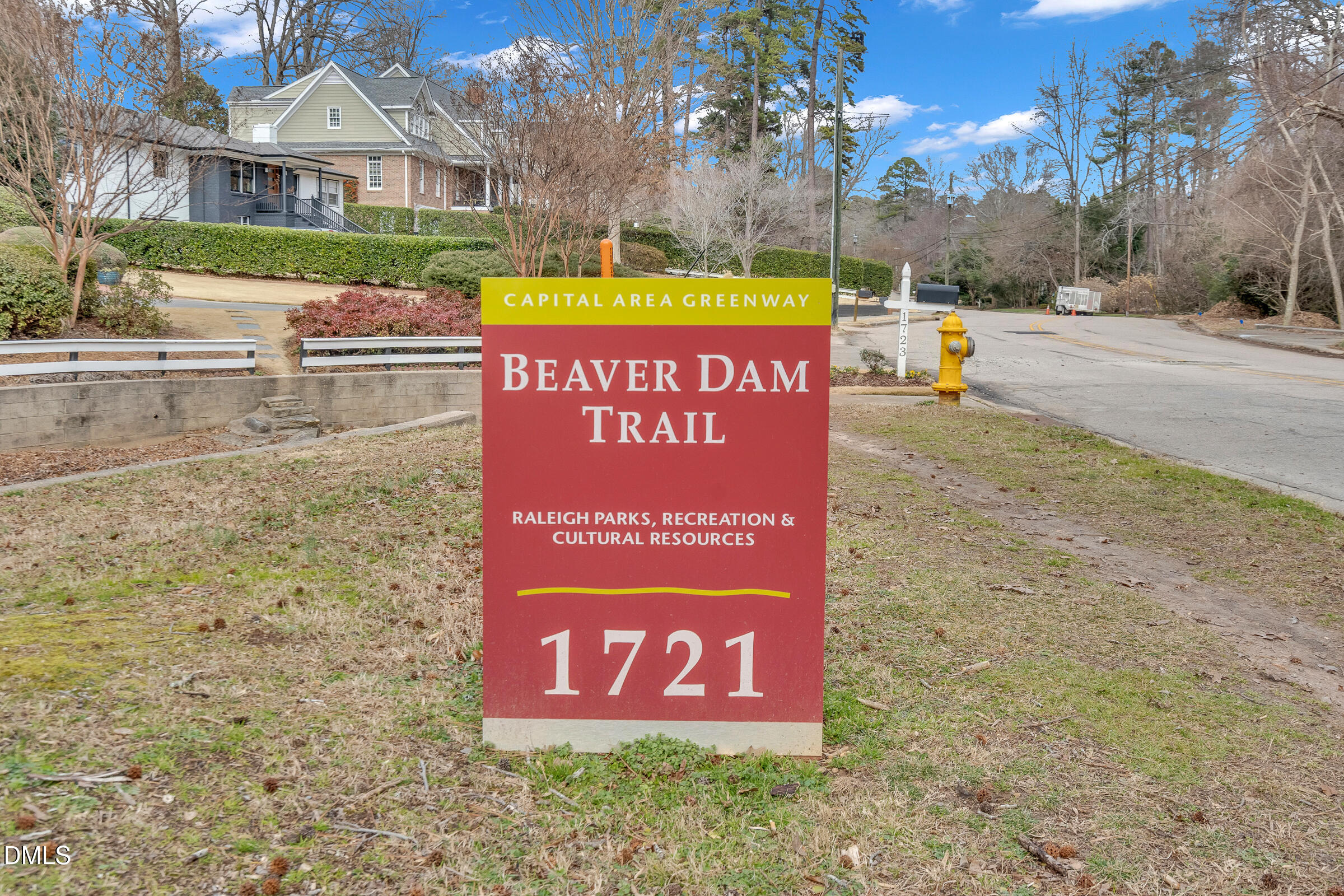 1433 Nottingham Road Raleigh, NC 27607 - Photo 53 of 55 a sign that is sitting on a brick wall