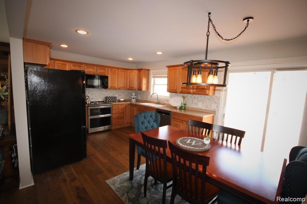 468 West 14 Mile Road Clawson, MI 48017 - Photo 2 of 24 Spacious kitchen features newer stove and dishwasher.