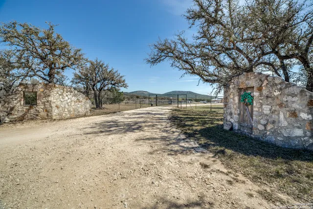 $6,750,000 | 5430 Cr-111, Utopia, TX 78884