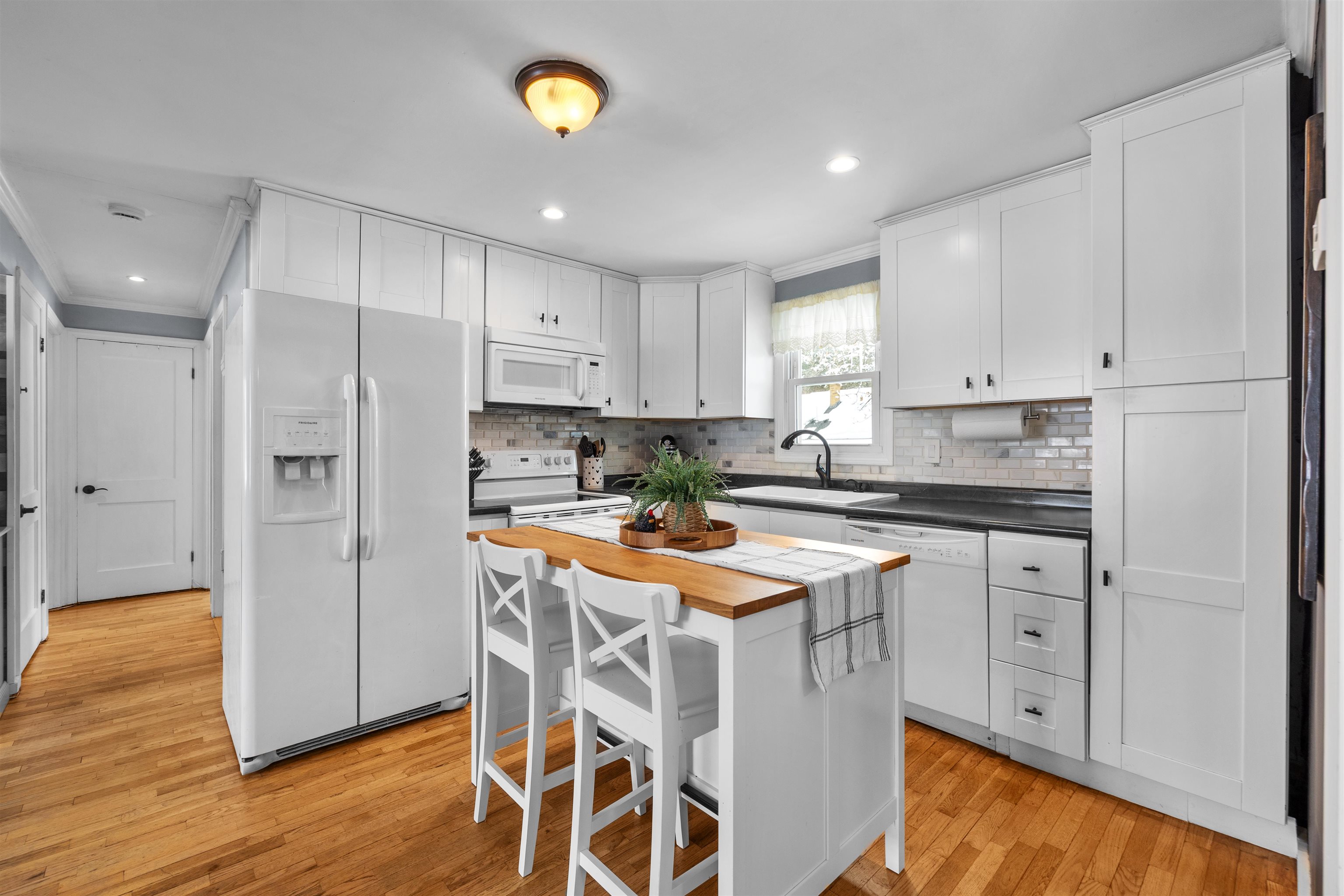278 Exchange Avenue Manchester, NH 03104 - Photo 2 of 29