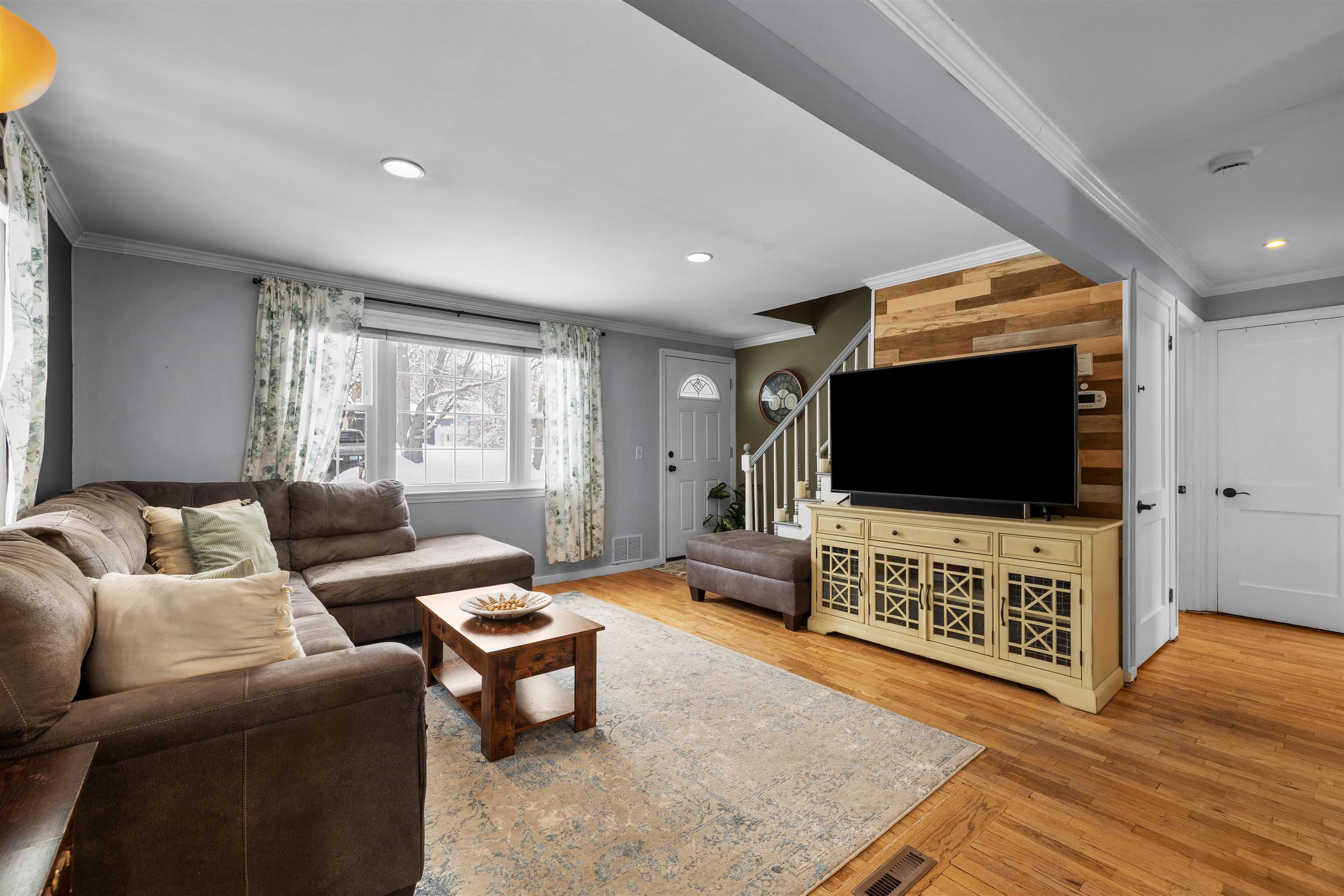 278 Exchange Avenue Manchester, NH 03104 - Photo 3 of 29
