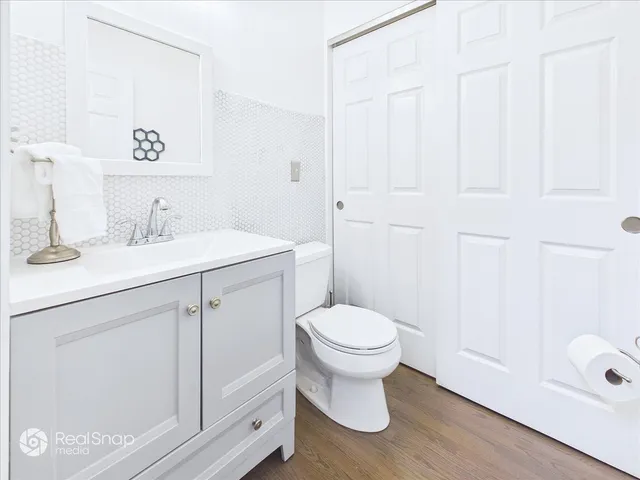 $299,000 | 764 Cherry Creek Drive, Grayslake, IL 60030