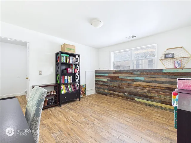 $299,000 | 764 Cherry Creek Drive, Grayslake, IL 60030