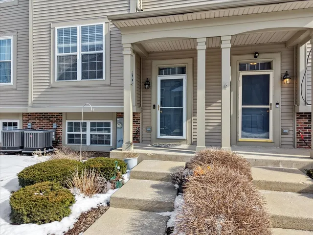 $299,000 | 764 Cherry Creek Drive, Grayslake, IL 60030
