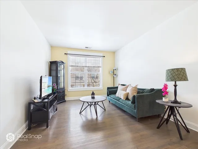 $299,000 | 764 Cherry Creek Drive, Grayslake, IL 60030