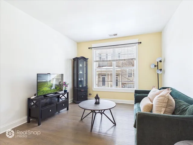 $299,000 | 764 Cherry Creek Drive, Grayslake, IL 60030