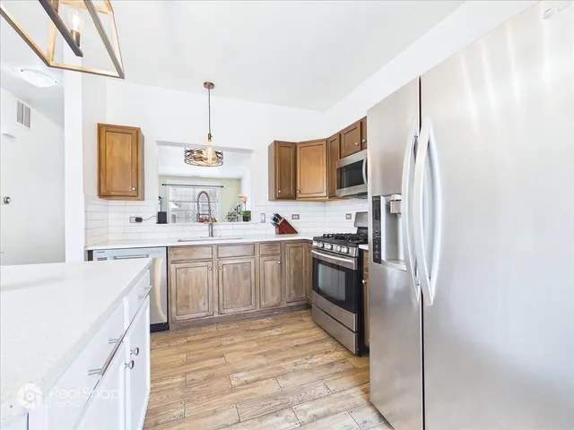 $299,000 | 764 Cherry Creek Drive, Grayslake, IL 60030