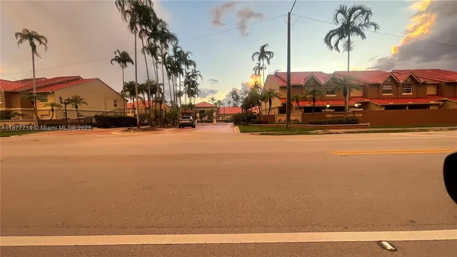 $2,250 | Country Club of Miami, Hialeah, FL 33015