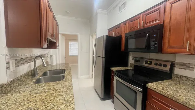 $2,250 | Country Club of Miami, Hialeah, FL 33015