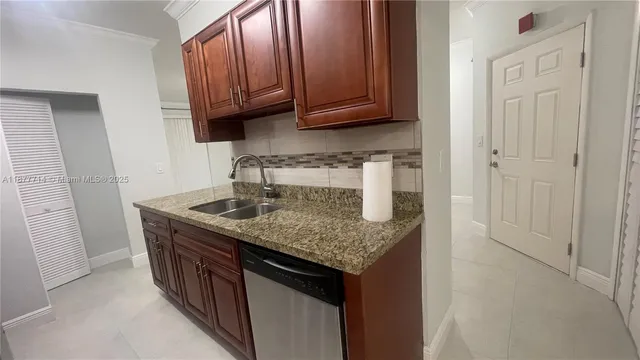 $2,250 | Country Club of Miami, Hialeah, FL 33015