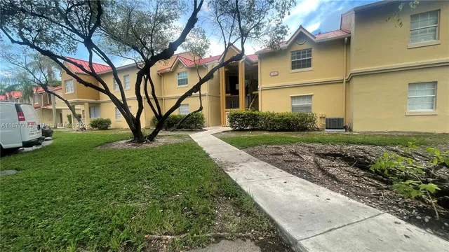 $2,250 | Country Club of Miami, Hialeah, FL 33015