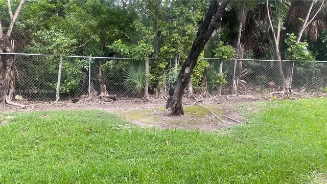 $2,250 | Country Club of Miami, Hialeah, FL 33015