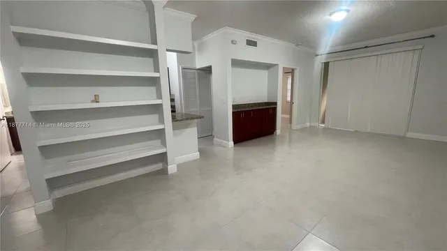 $2,250 | Country Club of Miami, Hialeah, FL 33015