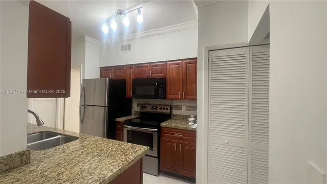 $2,250 | Country Club of Miami, Hialeah, FL 33015