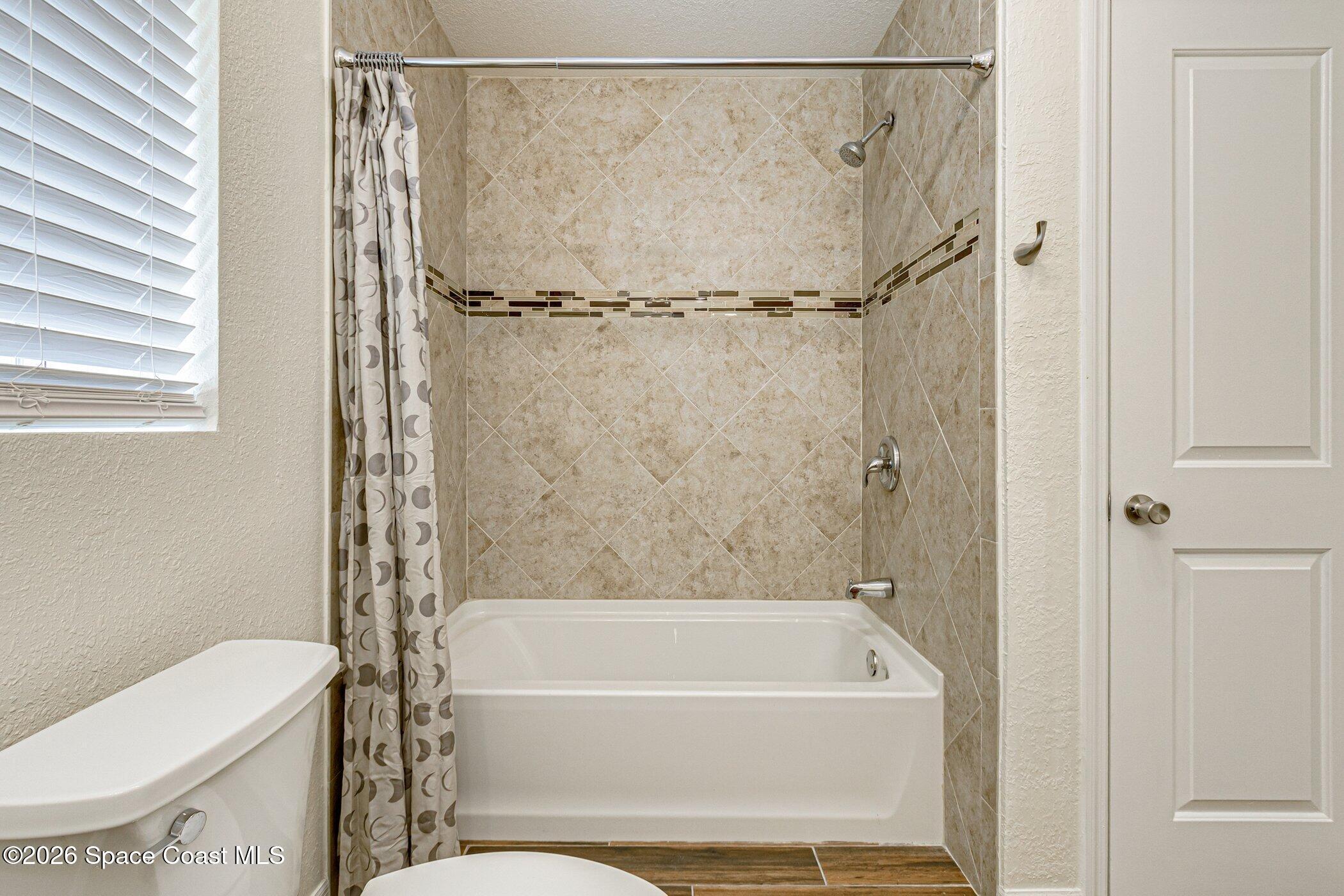 175 Northwest Valencia Road Melbourne, FL 32904 - Photo 17 of 23 Master Bathroom