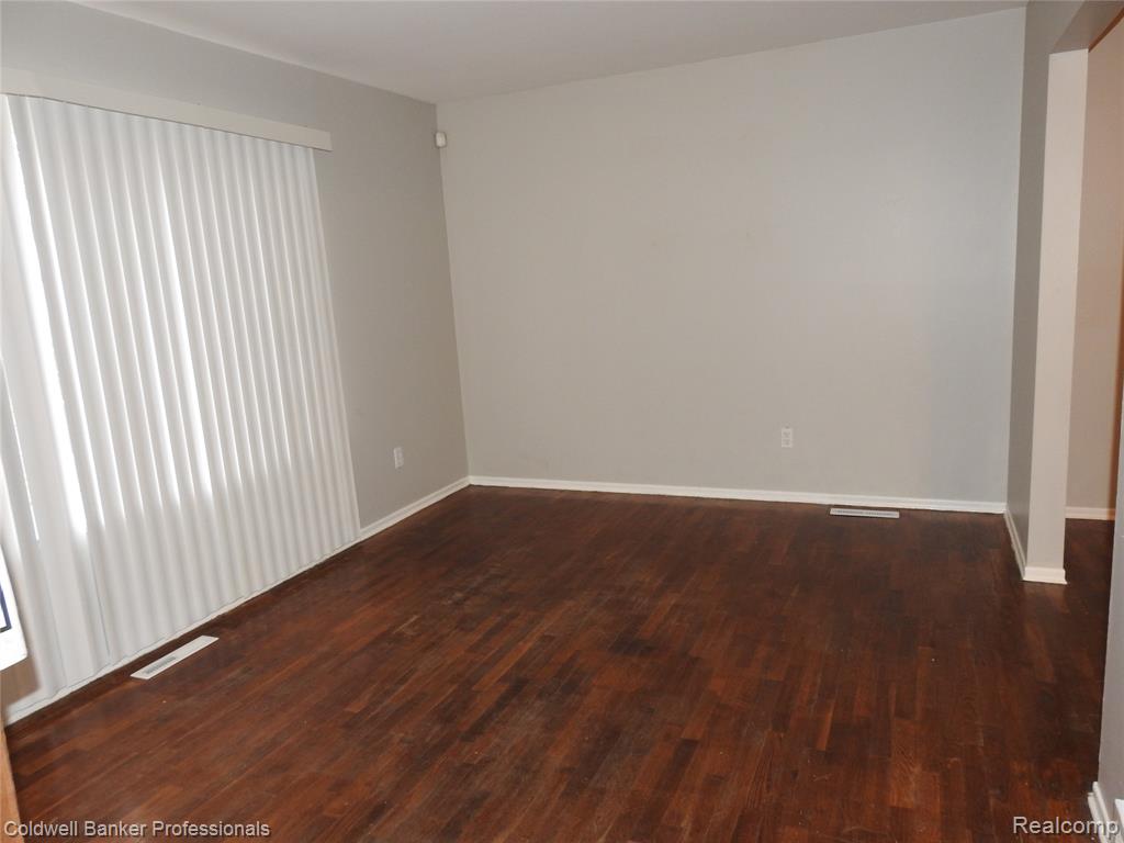 5919 Western Road Flint, MI 48506 - Photo 8 of 26