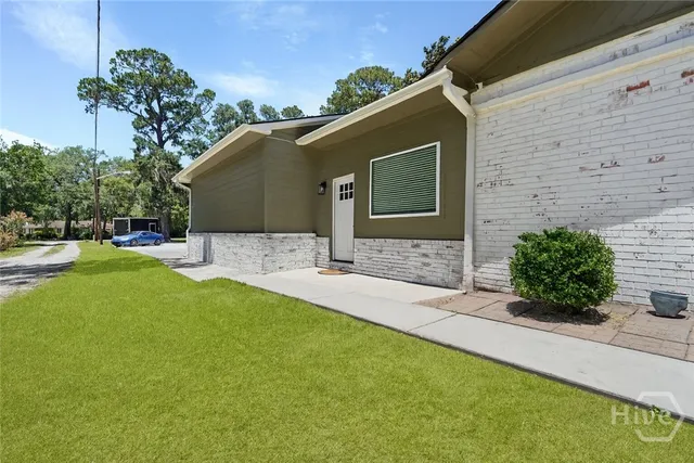 $2,500 | 1112 Walthour Road, Savannah, GA 31410