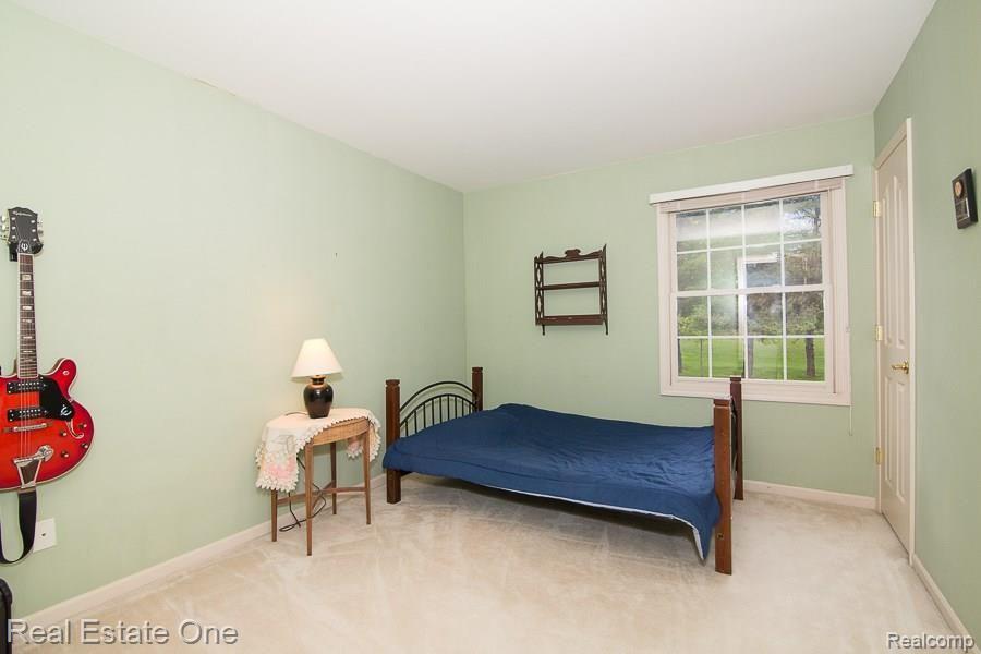 2440 Pleasant View Drive Rochester, MI 48306 - Photo 25 of 30 _OL_5108_Pleasantview_W024.jpg
