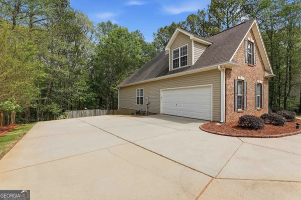 $569,000 | 25 Lyndhurst Way, Sharpsburg, GA 30277