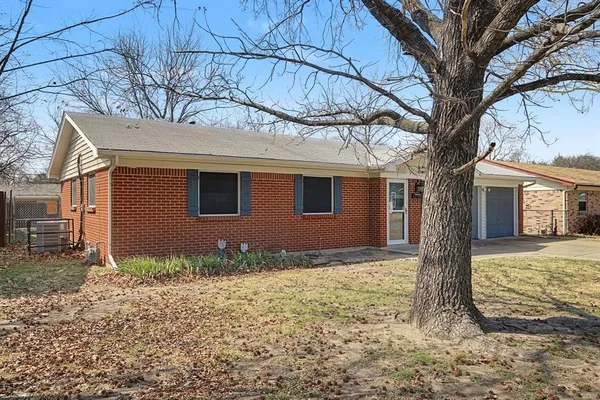 $249,900 | 313 Northwest Jayellen Avenue, Burleson, TX 76028