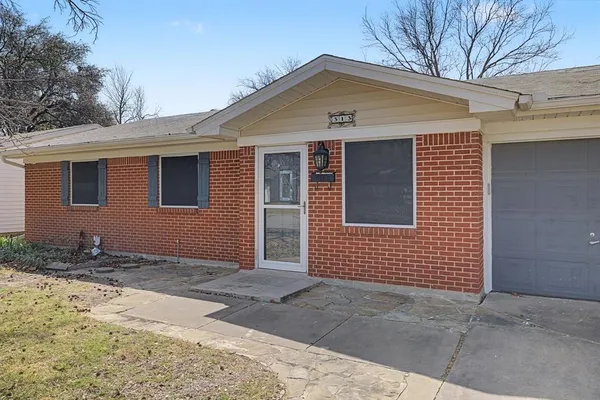 $249,900 | 313 Northwest Jayellen Avenue, Burleson, TX 76028