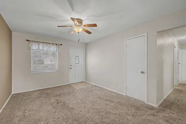 $249,900 | 313 Northwest Jayellen Avenue, Burleson, TX 76028