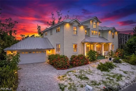 $1,749,000 | 793 Jungle Queen Way, Longboat Key, FL 34228