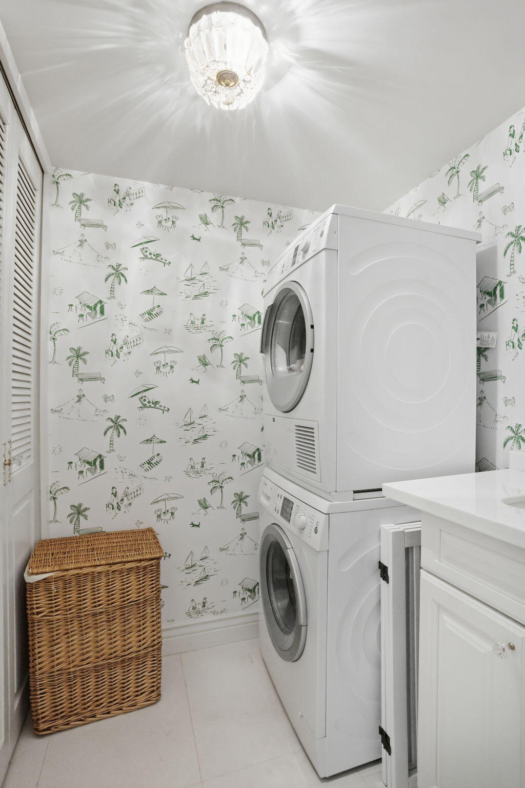 701 East Camino Real, Unit 2J Boca Raton, FL 33432 - Photo 25 of 51 a utility room with dryer and washer